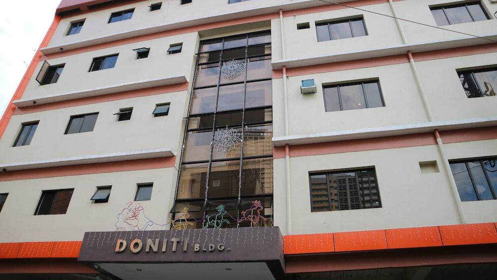 Doniti Suites And Events Place Mandaluyong Екстериор снимка